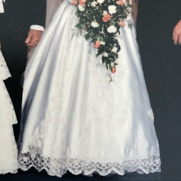 Vintage 1991 Wedding Dress, Veil and Train - Picture 2 of 6